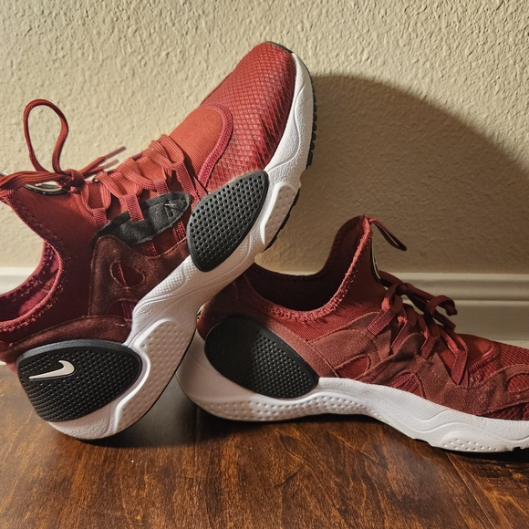 Nike - Picture 4 of 6